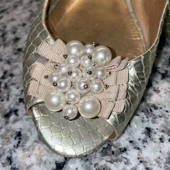 Vintage Kate, spade gold flats with peekaboo tips size 6.5. You need this! - Picture 4 of 5